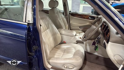 Lot 262 - 2000 JAGUAR XJ8 AUTO
