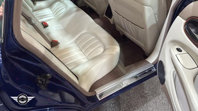 Lot 262 - 2000 JAGUAR XJ8 AUTO