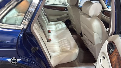 Lot 262 - 2000 JAGUAR XJ8 AUTO