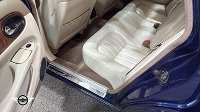 Lot 262 - 2000 JAGUAR XJ8 AUTO