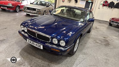 Lot 262 - 2000 JAGUAR XJ8 AUTO