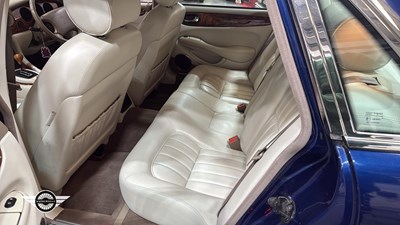Lot 262 - 2000 JAGUAR XJ8 AUTO