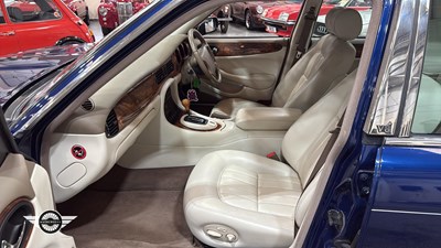 Lot 262 - 2000 JAGUAR XJ8 AUTO