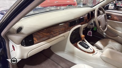 Lot 262 - 2000 JAGUAR XJ8 AUTO