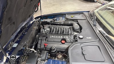 Lot 262 - 2000 JAGUAR XJ8 AUTO