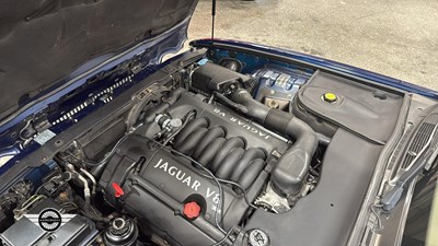Lot 262 - 2000 JAGUAR XJ8 AUTO