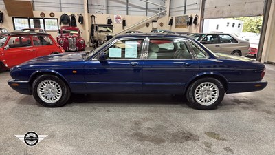 Lot 262 - 2000 JAGUAR XJ8 AUTO