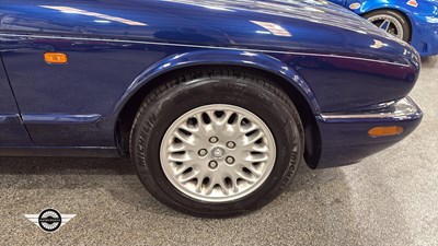 Lot 262 - 2000 JAGUAR XJ8 AUTO