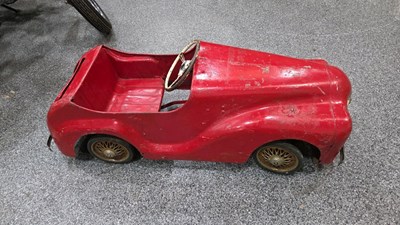 Lot 369 - CHILDS PEDAL CAR
