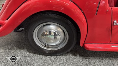 Lot 470 - 1953 SINGER