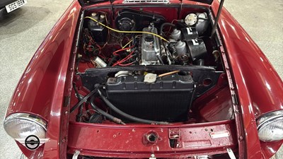 Lot 500 - 1973 MG B GT