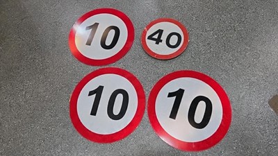 Lot 589 - 4 X ROAD SPEED SIGNS 10MPH & 40MPH