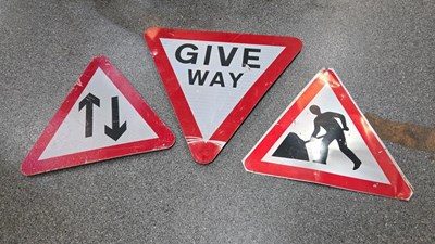 Lot 893 - 3 X ROAD SIGNS , GIVE WAY & 2 MEN AT WORK
