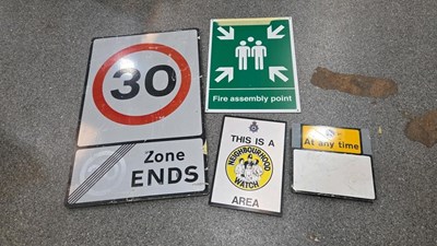Lot 885 - SELECTION OF ROAD SIGNS
