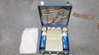Lot 829 - 1950'S BREXTON PICNIC SET