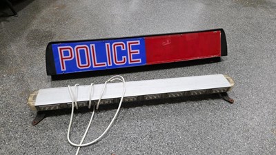 Lot 59 - POLICE TOP & LED FLASHING LIGHT