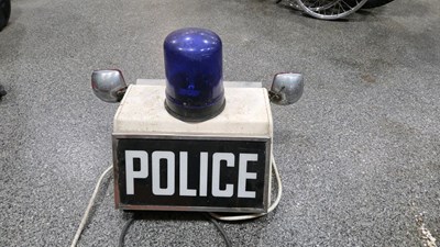 Lot 159 - POLICE CAR TOP WITH BLUE LIGHT