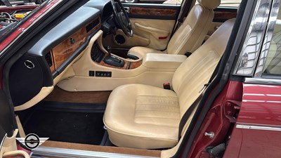 Lot 472 - 1988 DAIMLER 3.6 AUTO