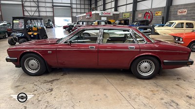 Lot 472 - 1988 DAIMLER 3.6 AUTO