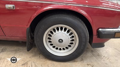 Lot 472 - 1988 DAIMLER 3.6 AUTO