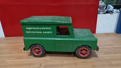 Lot 825 - WOODEN LAND ROVER