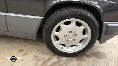 Lot 536 - 1993 MERCEDES 190E