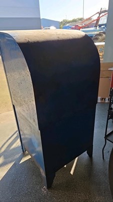 Lot 91 - TOTAL OIL PUMP CABINET