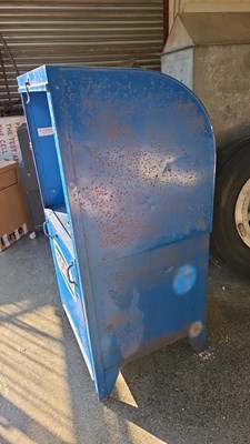 Lot 91 - TOTAL OIL PUMP CABINET