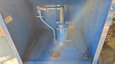 Lot 91 - TOTAL OIL PUMP CABINET