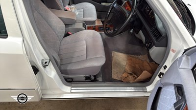 Lot 532 - 1994 MERCEDES E200 AUTO