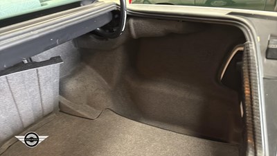 Lot 532 - 1994 MERCEDES E200 AUTO