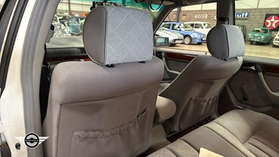 Lot 532 - 1994 MERCEDES E200 AUTO