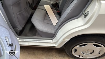 Lot 532 - 1994 MERCEDES E200 AUTO