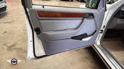 Lot 532 - 1994 MERCEDES E200 AUTO