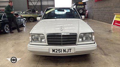 Lot 532 - 1994 MERCEDES E200 AUTO