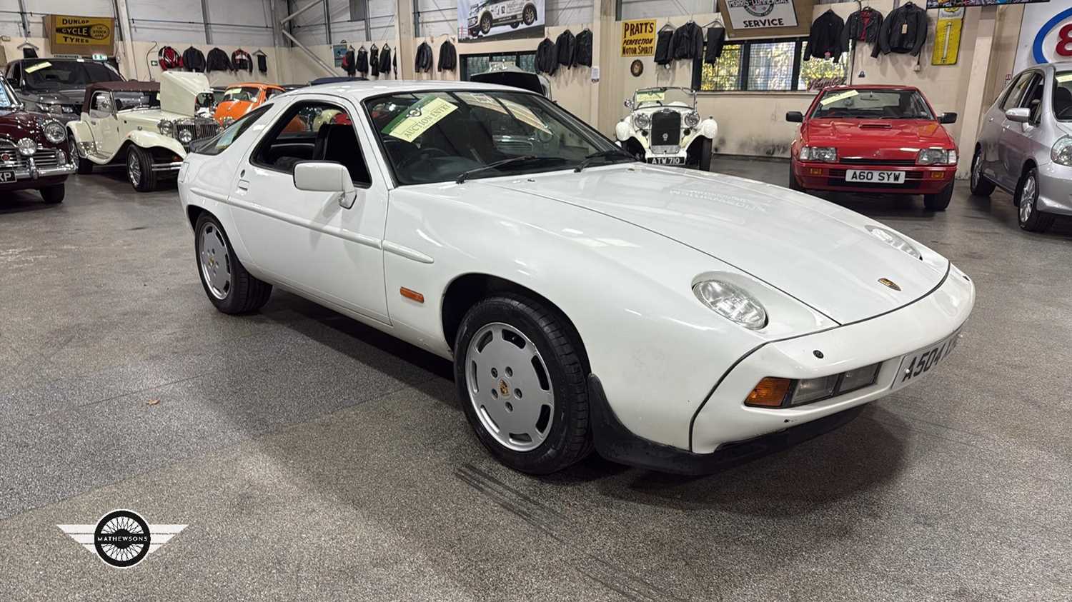 Lot 586 - 1984 PORSCHE 928 S AUTO