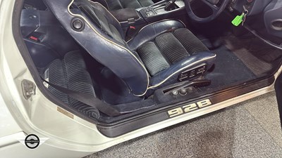 Lot 586 - 1984 PORSCHE 928 S AUTO