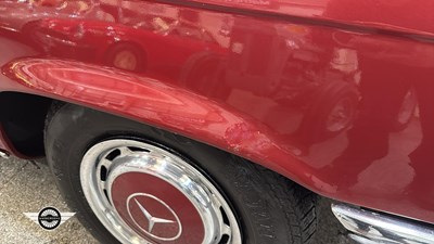 Lot 680 - 1972 MERCEDES 350 SL