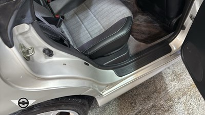 Lot 740 - 1998 SUBARU LEGACY