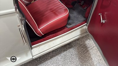 Lot 726 - 1958 MORRIS MINOR 1000