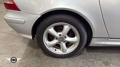 Lot 712 - 2002 MERCEDES SLK 320