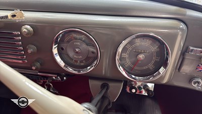 Lot 802 - 1954 VAUXHALL WYVERN