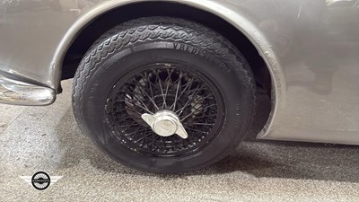 Lot 834 - 1968 JAGUAR 3.4/340