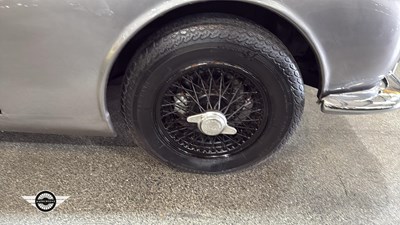 Lot 834 - 1968 JAGUAR 3.4/340