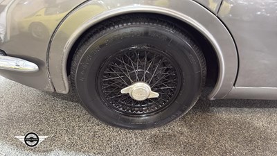 Lot 834 - 1968 JAGUAR 3.4/340