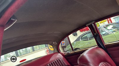 Lot 834 - 1968 JAGUAR 3.4/340