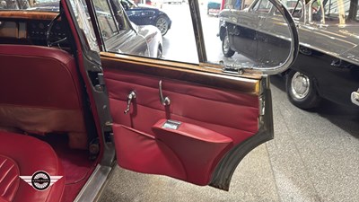 Lot 834 - 1968 JAGUAR 3.4/340