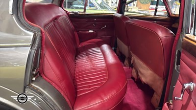 Lot 834 - 1968 JAGUAR 3.4/340