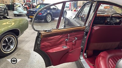 Lot 834 - 1968 JAGUAR 3.4/340