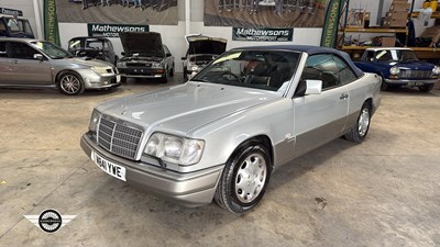 Lot 856 - 1994 MERCEDES E320 AUTO